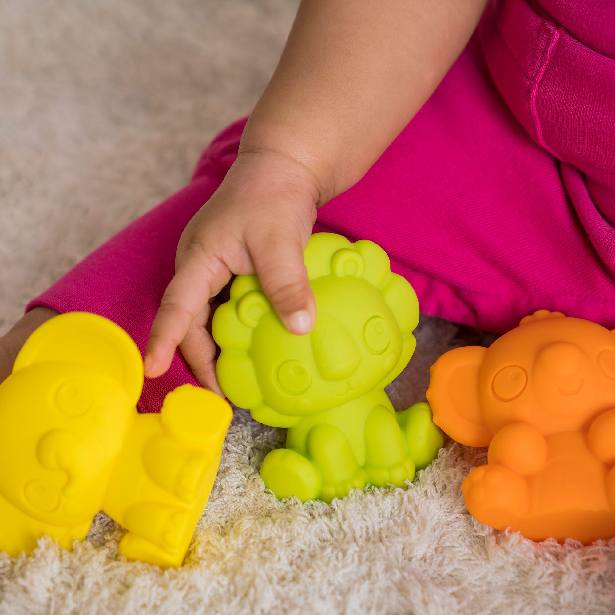 TropicAnimalsâ„¢ 9 Take-Along Friends