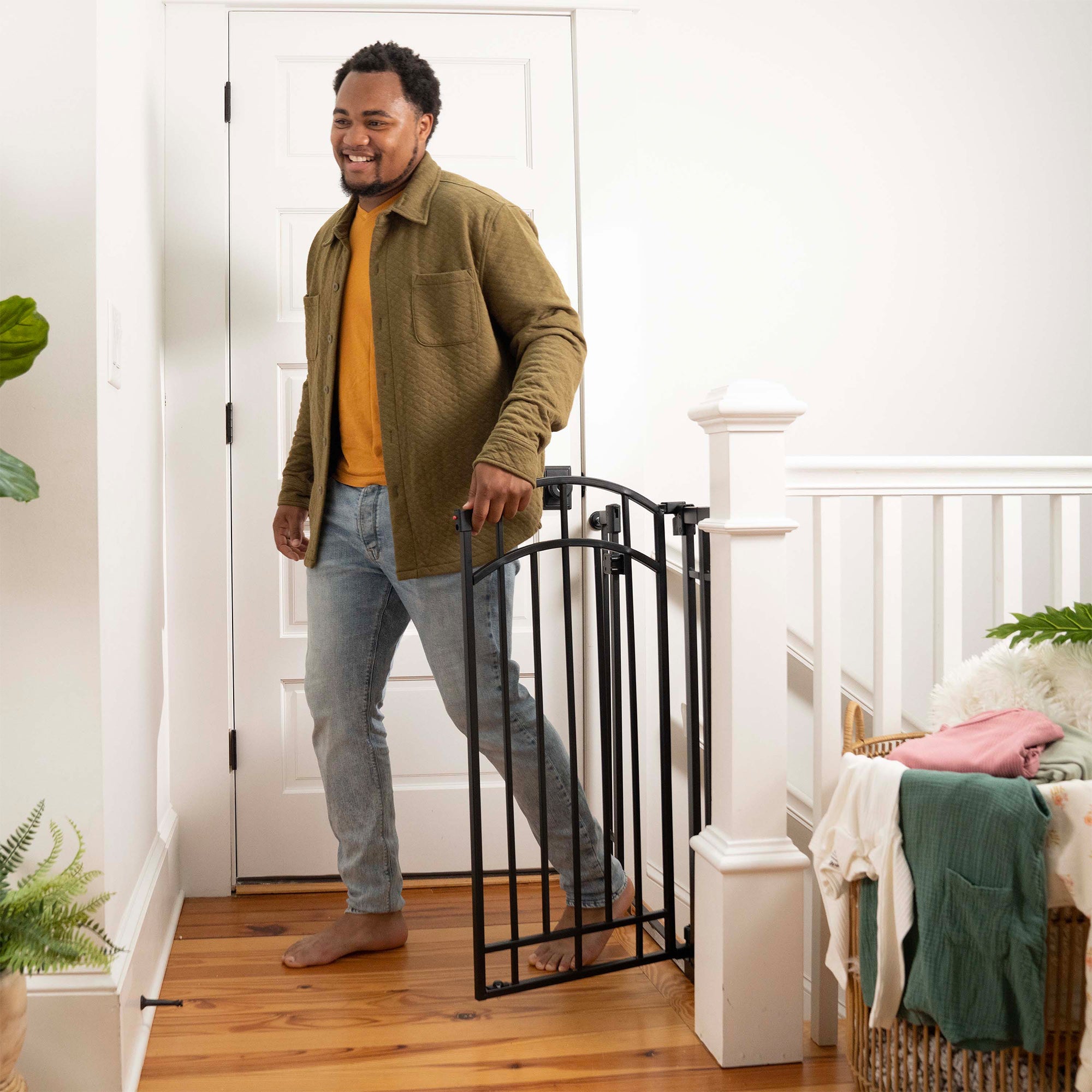 The Doorway 48W Seriesâ„¢ Gate