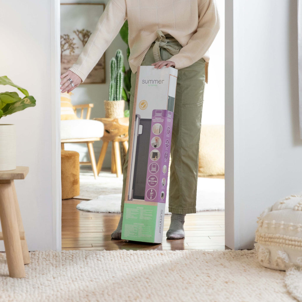 The Thruway 52W Seriesâ„¢ Retractable Gate