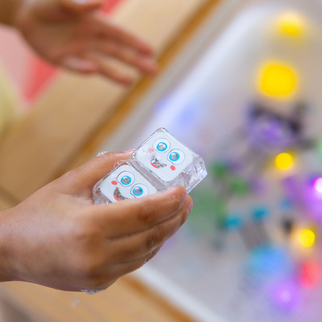 Light Up Cubes 4pk