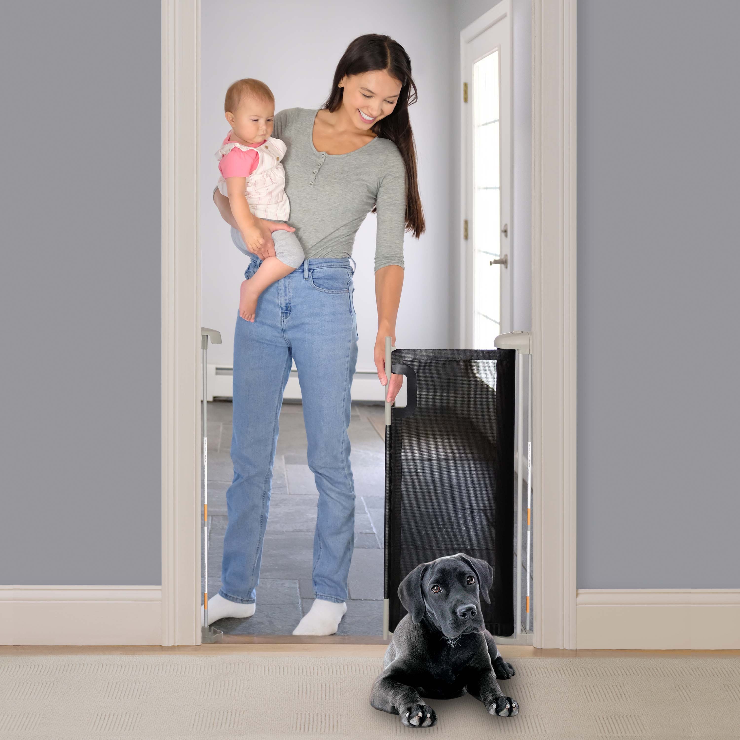 The Thruway 52W Seriesâ„¢ Retractable Gate