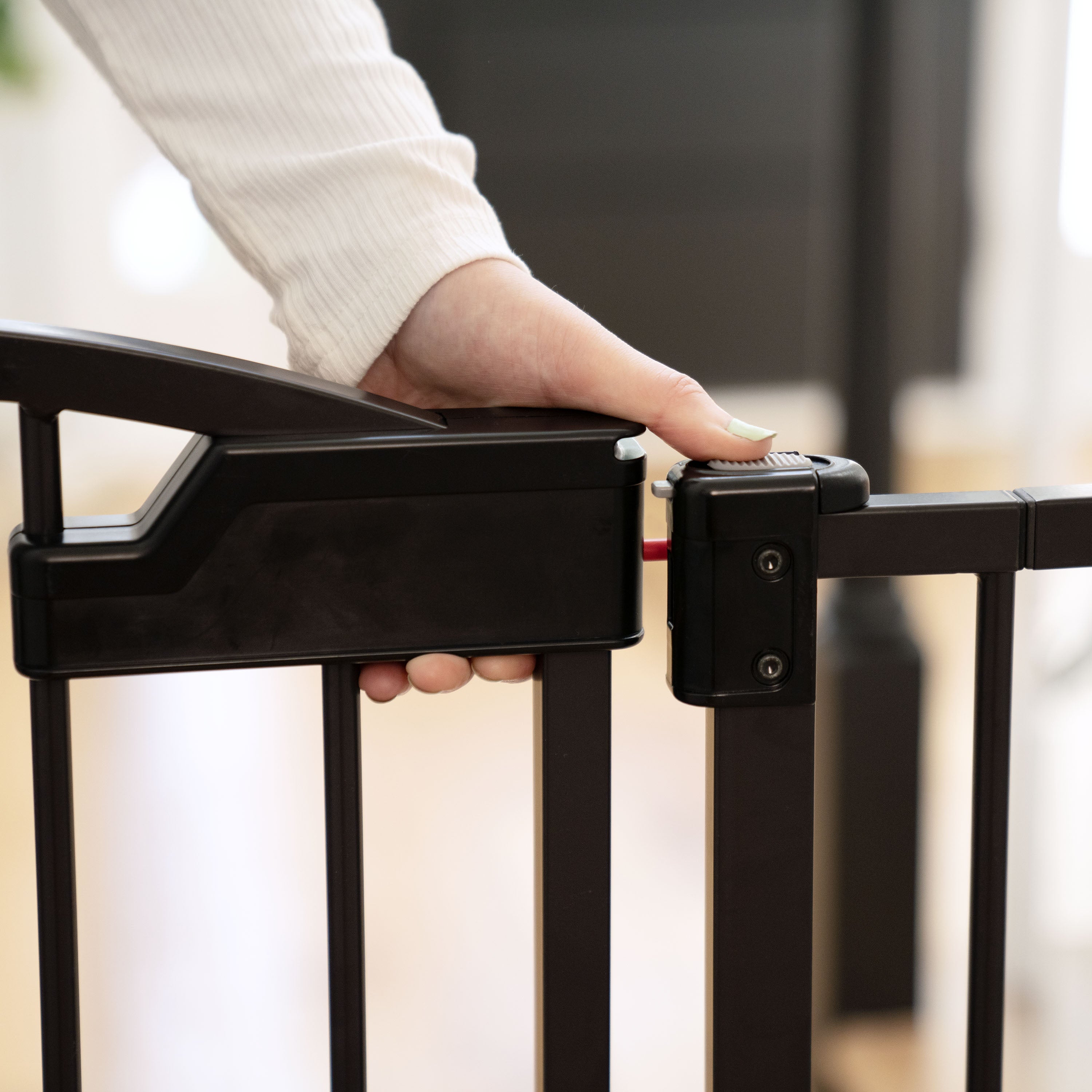 The Thruway 52W Seriesâ„¢? Gate with GlideOpenâ„¢?